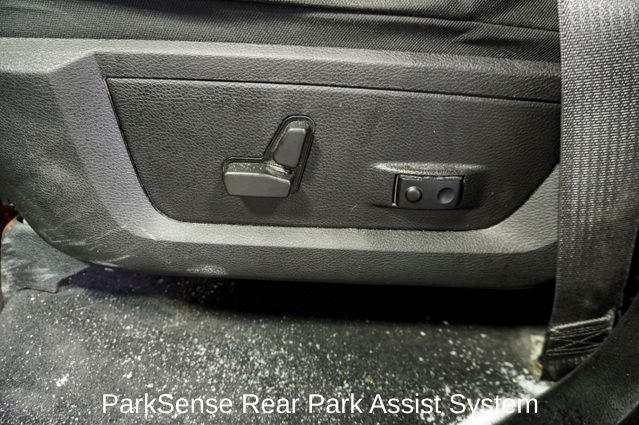 2022 RAM 1500 Classic SLT ParkView Rear Back-Up Camera & Integrated Voice Co