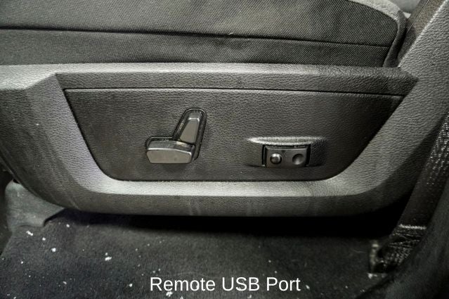 2023 RAM 1500 Classic SLT ParkView Rear Back-Up Camera & Apple CarPlay