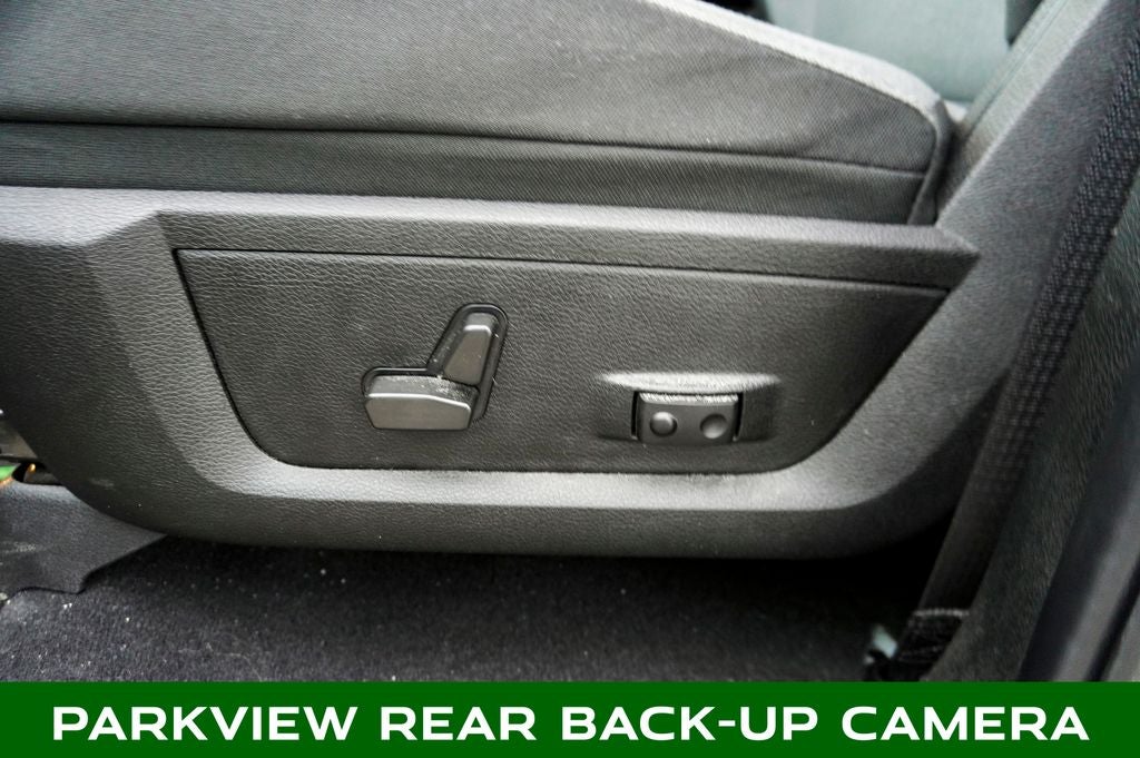 2022 RAM 1500 Classic SLT ParkView Rear Back-Up Camera &Integrated Voice Com