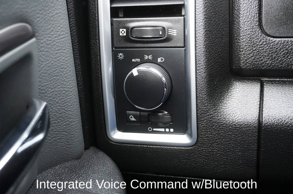 2022 RAM 1500 Classic SLT ParkView Rear Back-Up Camera & Integrated Voice Co