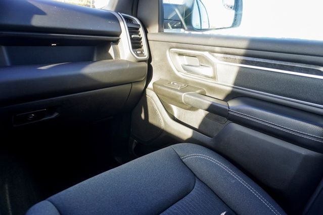 2022 RAM 1500 Big Horn/Lone Star Navigation System & ParkView Rear Back-Up Camera