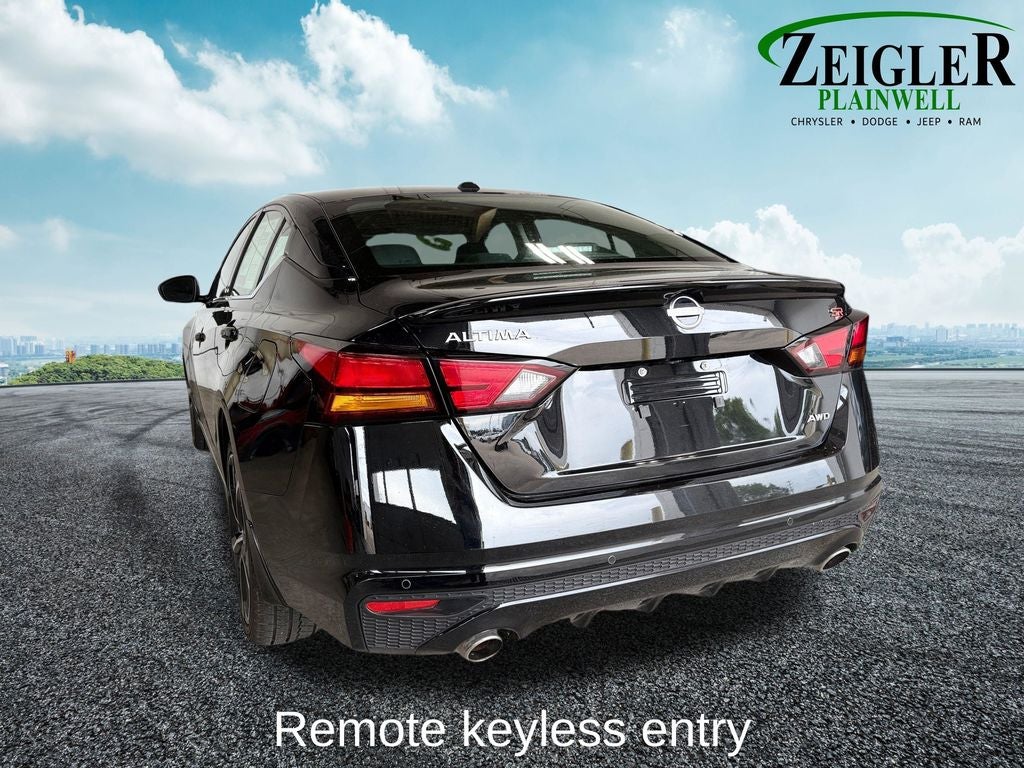 2025 Nissan Altima 2.5 SR Single Panel Moonroof