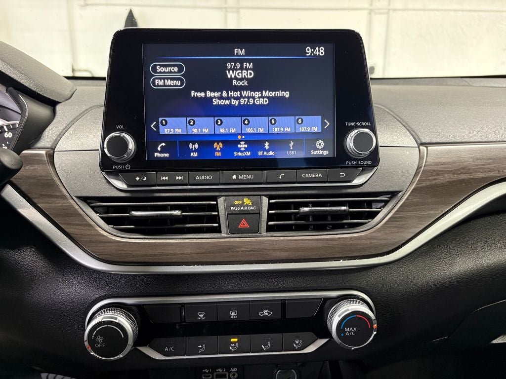 2024 Nissan Altima 2.5 SV NissanConnect featuring Apple CarPlay