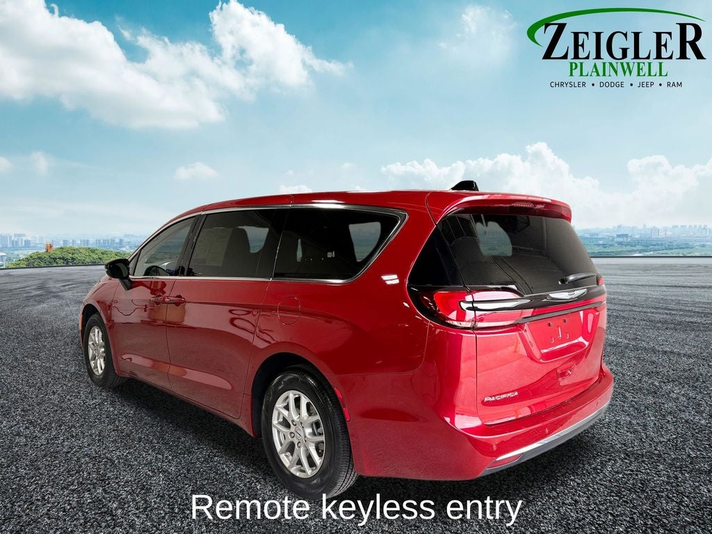 2025 Chrysler Pacifica Select