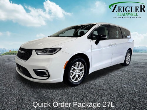 2023 Chrysler Pacifica Touring L Radio: Uconnect 5 w/10.1" Display