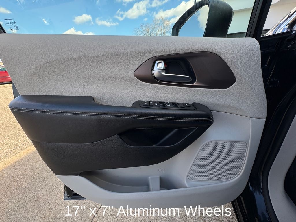 2022 Chrysler Voyager LX