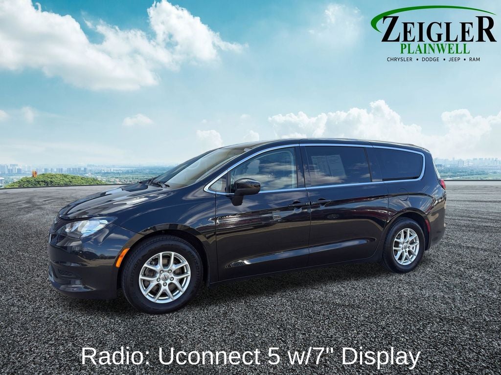 2022 Chrysler Voyager LX