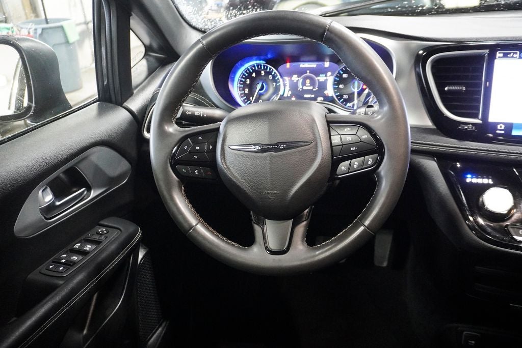 2023 Chrysler Pacifica Touring Apple CarPlay/Android Auto