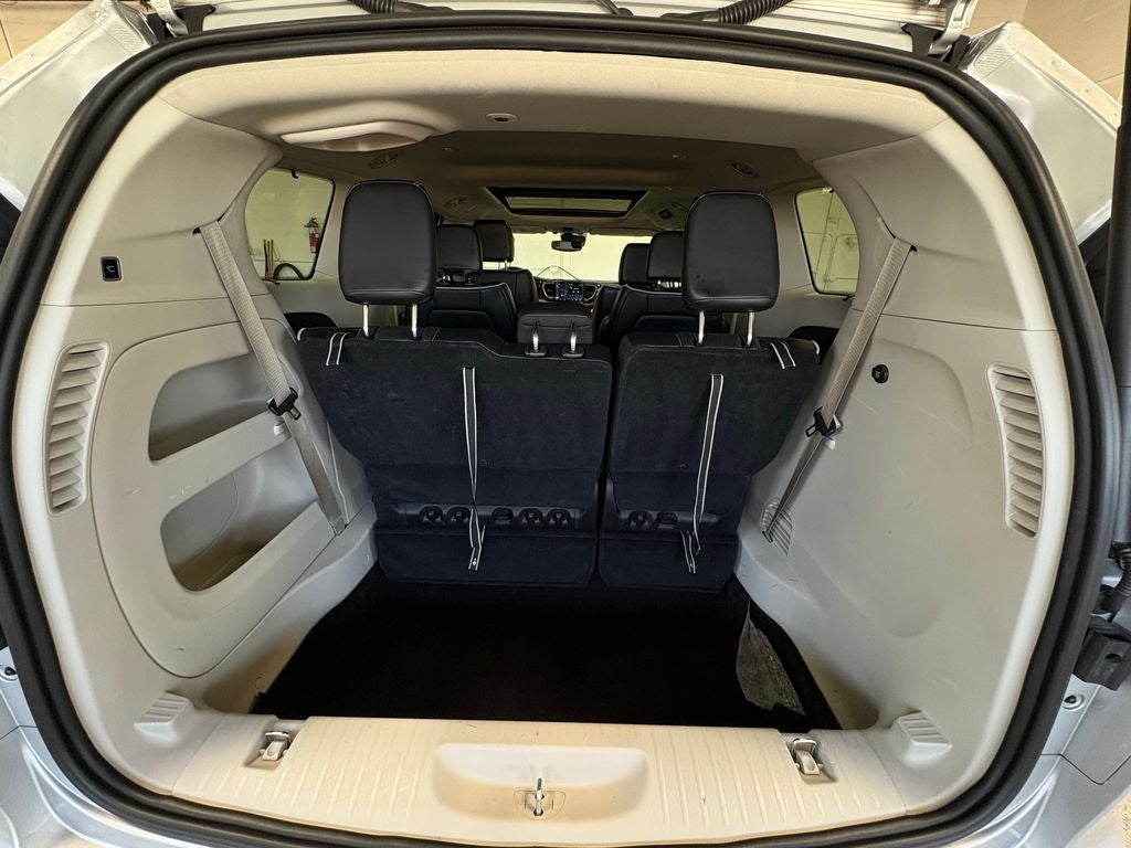 2024 Chrysler Pacifica Limited Power moonroof