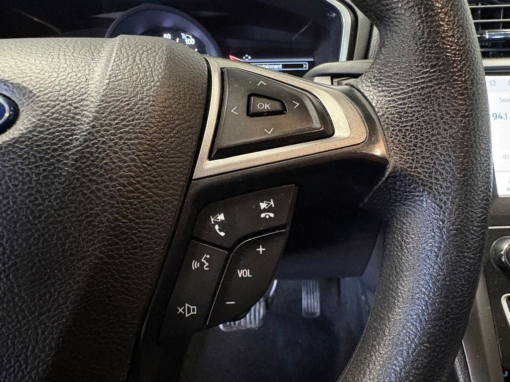 2020 Ford Fusion SE Power Moonroof