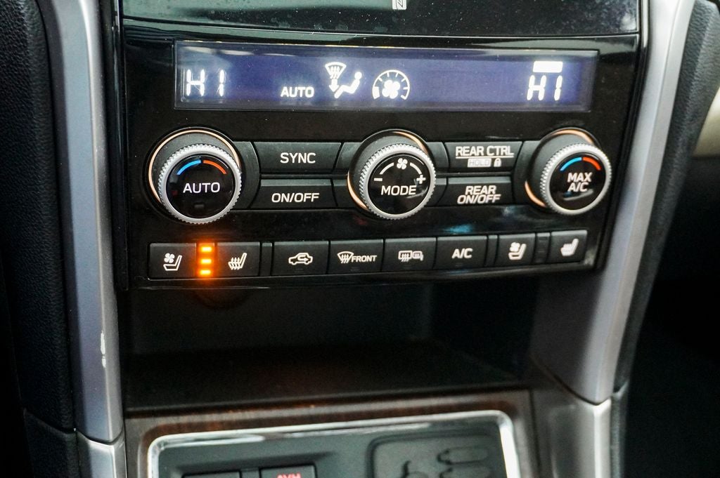 2019 Subaru Ascent Touring Navigation System & Power moonroof