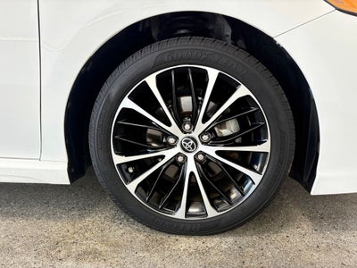 2019 Toyota Camry SE Power Tilt/Slide Moonroof