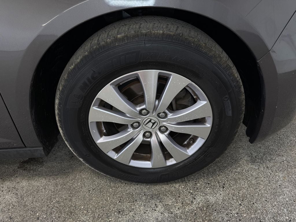 2017 Honda Odyssey EX-L A/V remote Headphones
