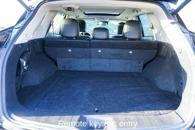2022 Nissan Murano SL Navigation System & Dual Panel Panoramic Moonroof