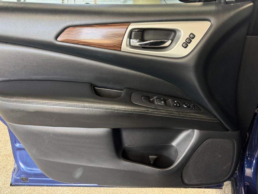 2017 Nissan Pathfinder Platinum