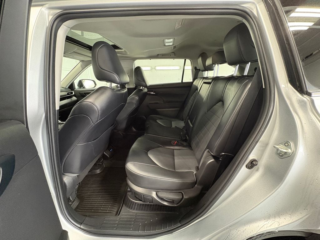 2022 Toyota Highlander Hybrid LE