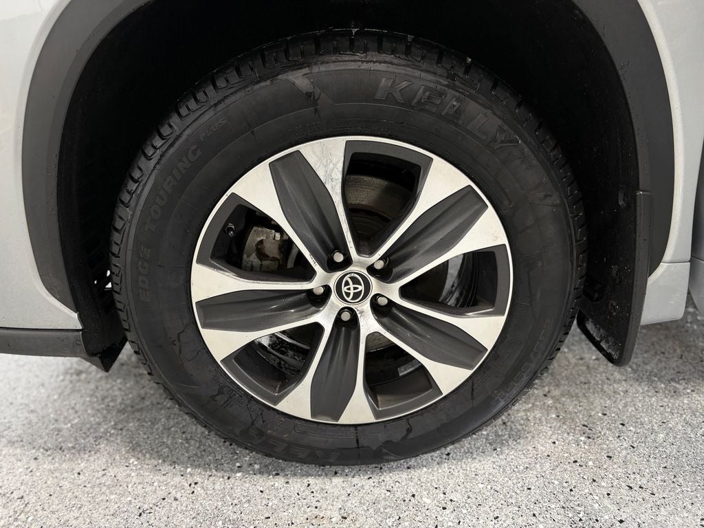 2022 Toyota Highlander Hybrid LE