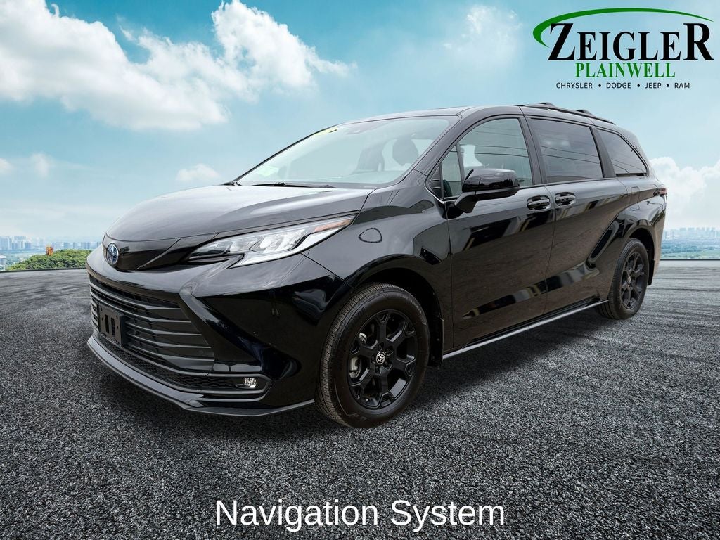 2025 Toyota Sienna Woodland Edition 7 Passenger