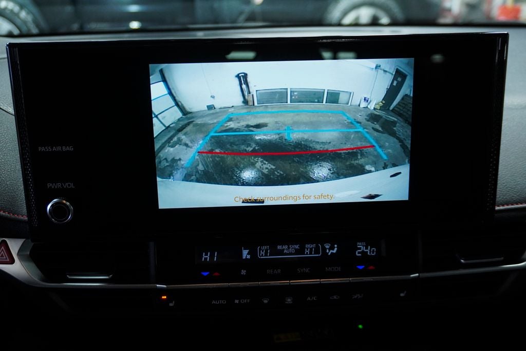 2025 Toyota Sienna XSE Power moonroof & Navigation System