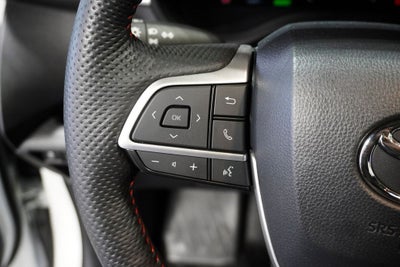 2025 Toyota Sienna XSE Power moonroof & Navigation System