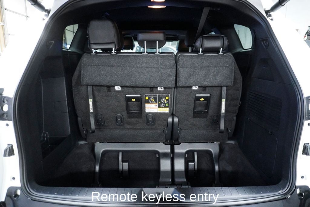 2025 Toyota Sienna XSE Power moonroof & Navigation System