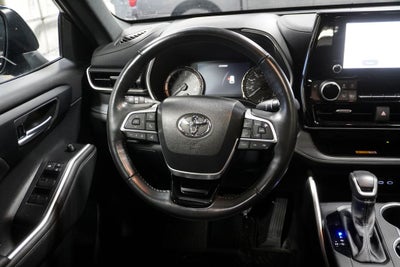 2023 Toyota Highlander XSE Power moonroof & Navigation