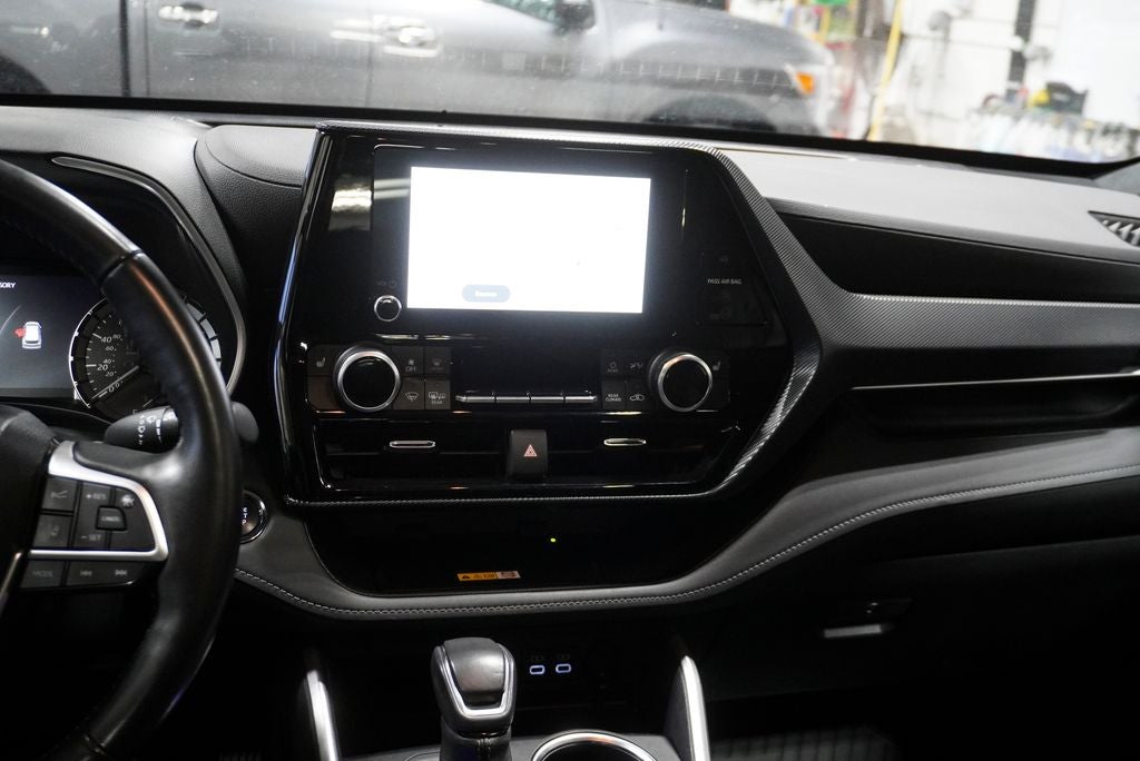 2023 Toyota Highlander XSE Power moonroof & Navigation