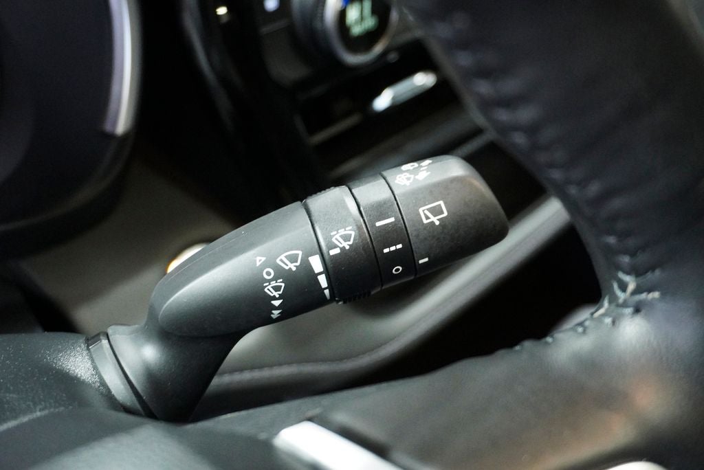 2023 Toyota Highlander XSE Power moonroof & Navigation