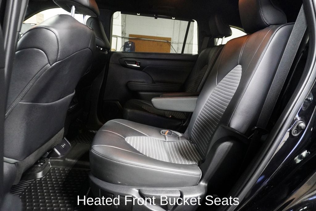 2023 Toyota Highlander XSE Power moonroof & Navigation