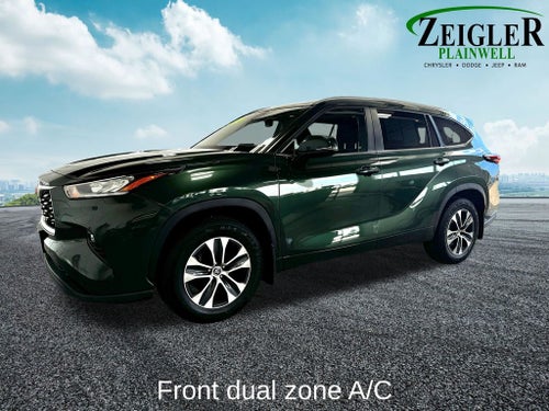 2024 Toyota Highlander XLE Power moonroof