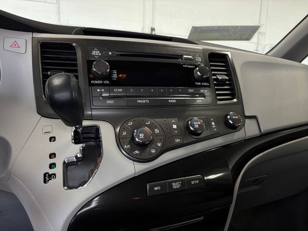 2011 Toyota Sienna LE 8 Passenger