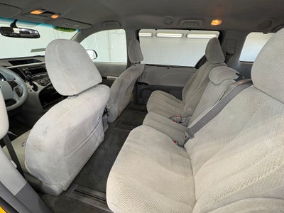 2011 Toyota Sienna LE 8 Passenger