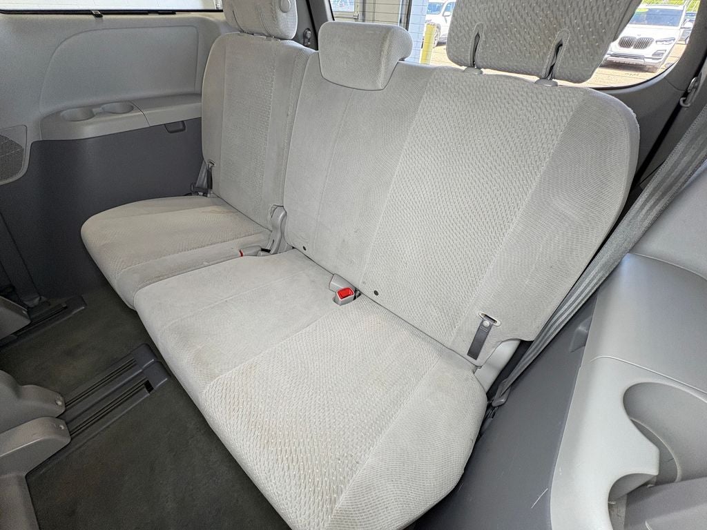 2011 Toyota Sienna LE 8 Passenger