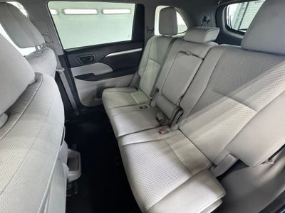 2015 Toyota Highlander LE 3rd row seats