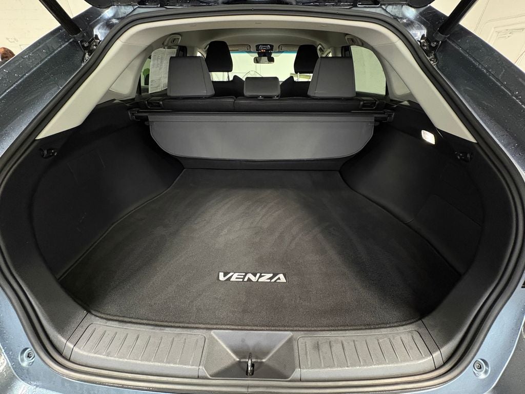 2022 Toyota Venza LE