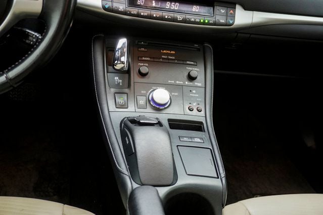 2013 Lexus CT 200h Navigation System & Power moonroof