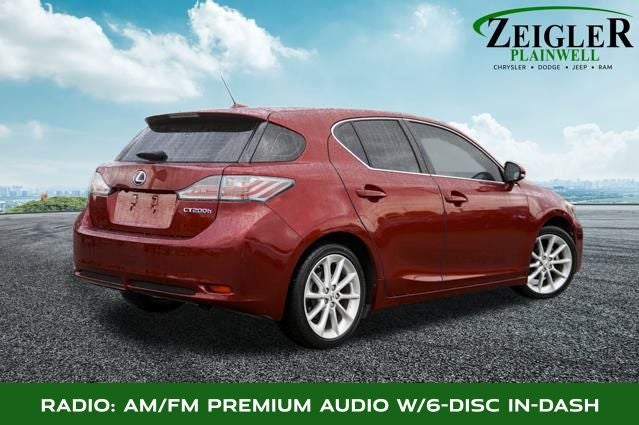 2013 Lexus CT 200h Navigation System & Power moonroof