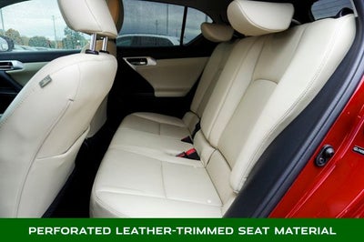 2013 Lexus CT 200h Navigation System & Power moonroof