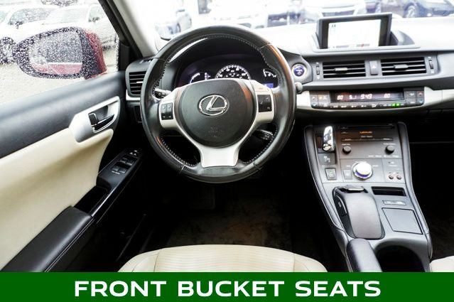 2013 Lexus CT 200h Navigation System & Power moonroof
