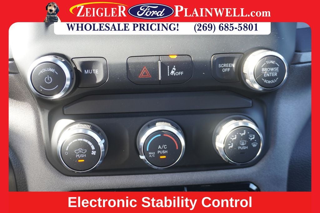 2024 RAM 1500 Tradesman 4x4 CREW CAB V6 3.6L 24 Valve CLASS 4 T TOW GROUP