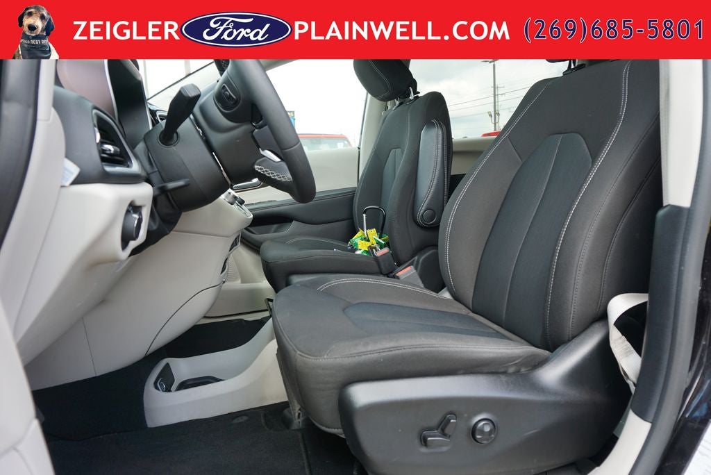 2024 Chrysler Voyager LX