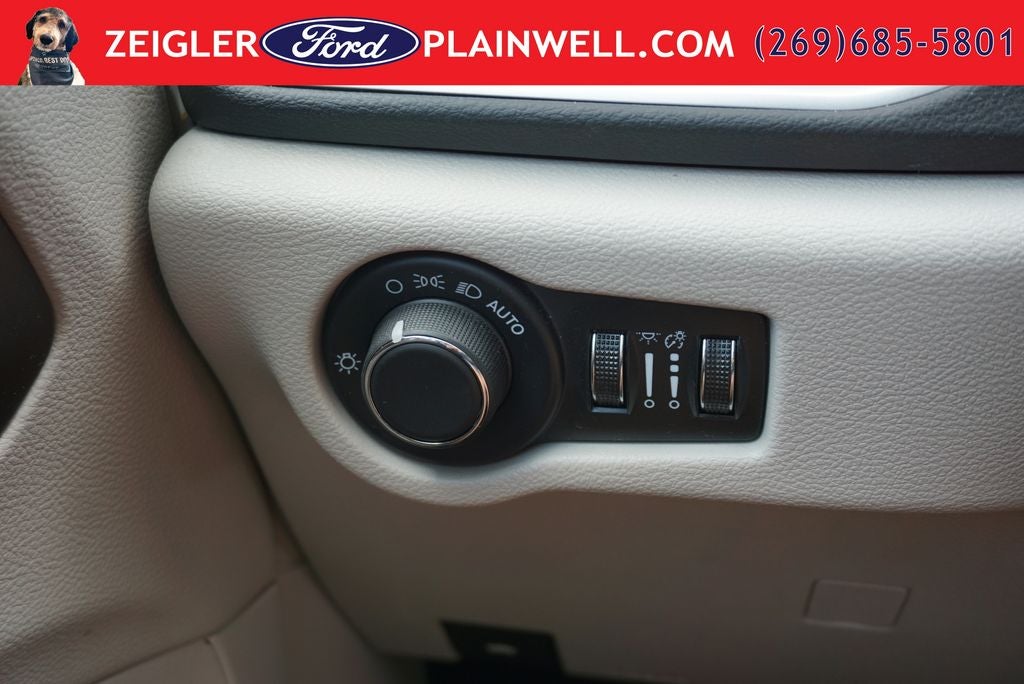 2024 Chrysler Voyager LX