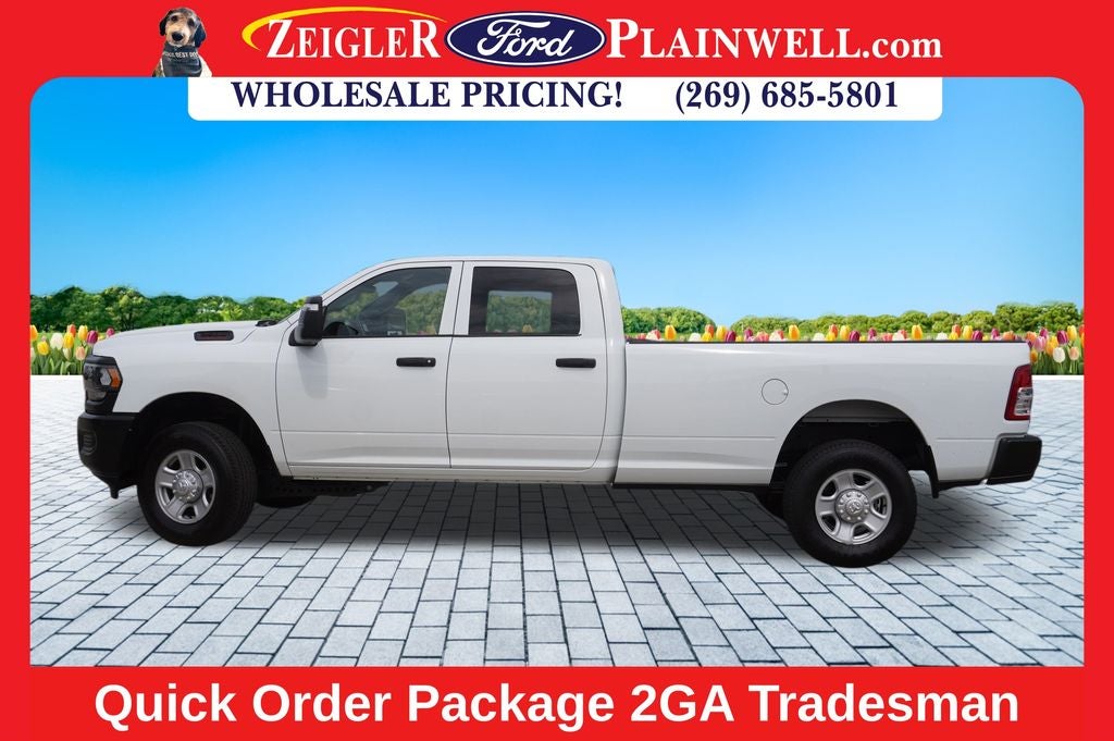 2023 RAM 3500 Tradesman 4x4 CREW CAB LONG BOX 6.4L V8 Navigation HD Vinyl