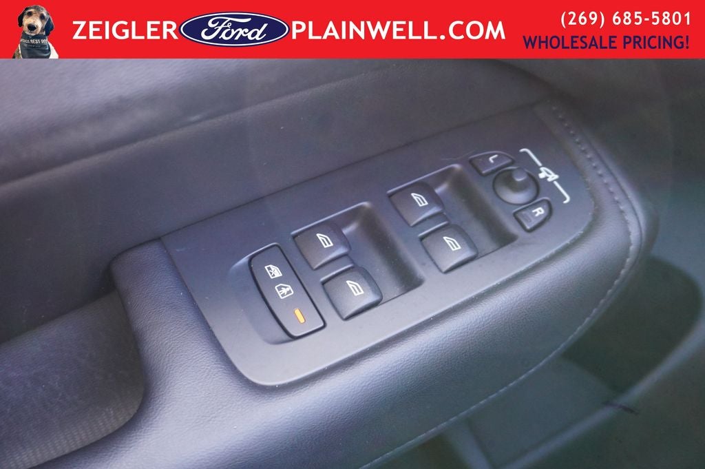 2023 Volvo XC60 Recharge Plug-In Hybrid T8 Plus Dark Theme