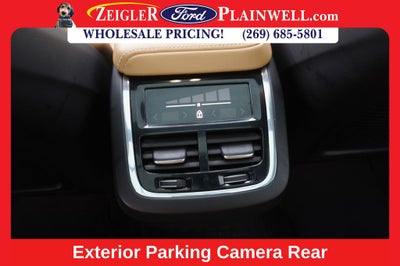 2023 Volvo XC60 B5 Ultimate Bright Theme