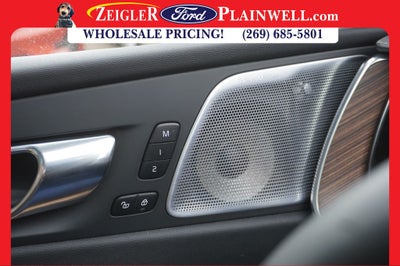 2023 Volvo XC60 B5 Ultimate Bright Theme