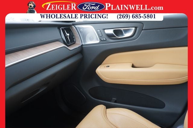 2023 Volvo XC60 B5 Ultimate Bright Theme