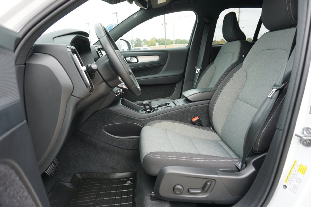 2024 Volvo XC40 B5 Core