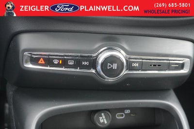 2024 Volvo XC40 B5 Core AWD