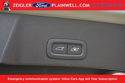 2023 Volvo XC40 B5 Plus Dark Theme AWD Heated Leather Power Moonroof Nav Rear Camera